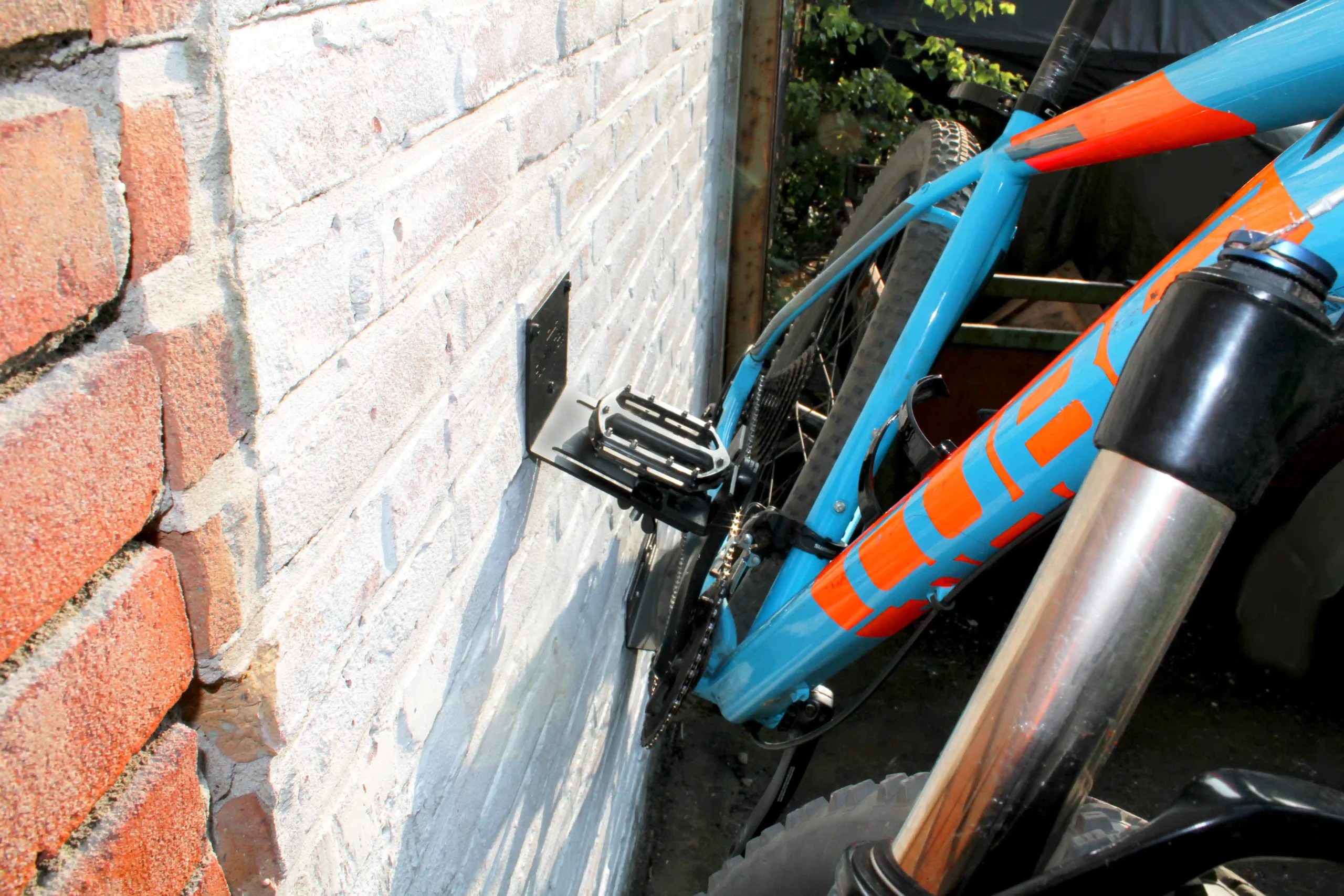 Home 21 Zijaanzicht van de Flowter Trapper Hanger zijaanzicht